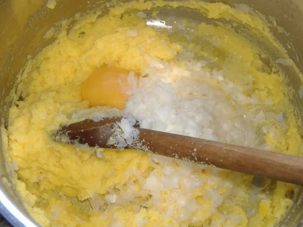 Ziegenkäsetaler mit Polentagnocchi und Paprikaschaum - Rezept - Bild Nr. 3