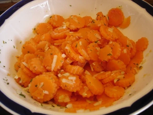 Warmer Leberkäs mit schwäbischen Kartoffelsalat und Möhrensalat - Rezept - Bild Nr. 12