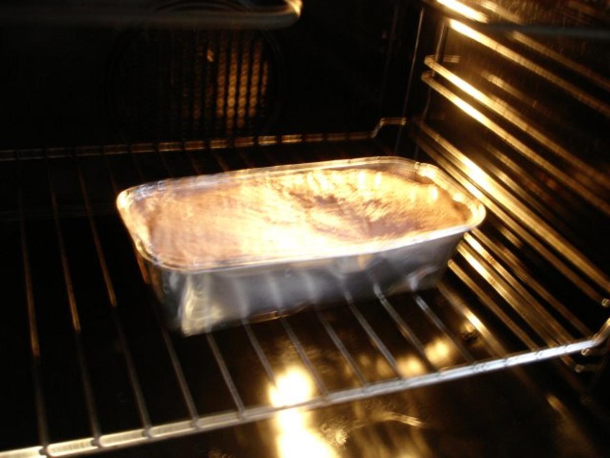 Warmer Leberkäs mit schwäbischen Kartoffelsalat und Möhrensalat - Rezept - Bild Nr. 3