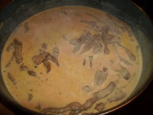 Rezept: Geschnetzeltes in cremiger Pfefferrahmsauce Bild Nr. 7 Geschnetzeltes in cremiger Pfefferrahmsauce - Rezept - Bild Nr. 7