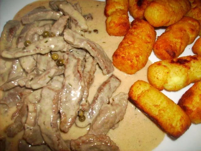 Rezept: Geschnetzeltes in cremiger Pfefferrahmsauce Geschnetzeltes in cremiger Pfefferrahmsauce - Rezept