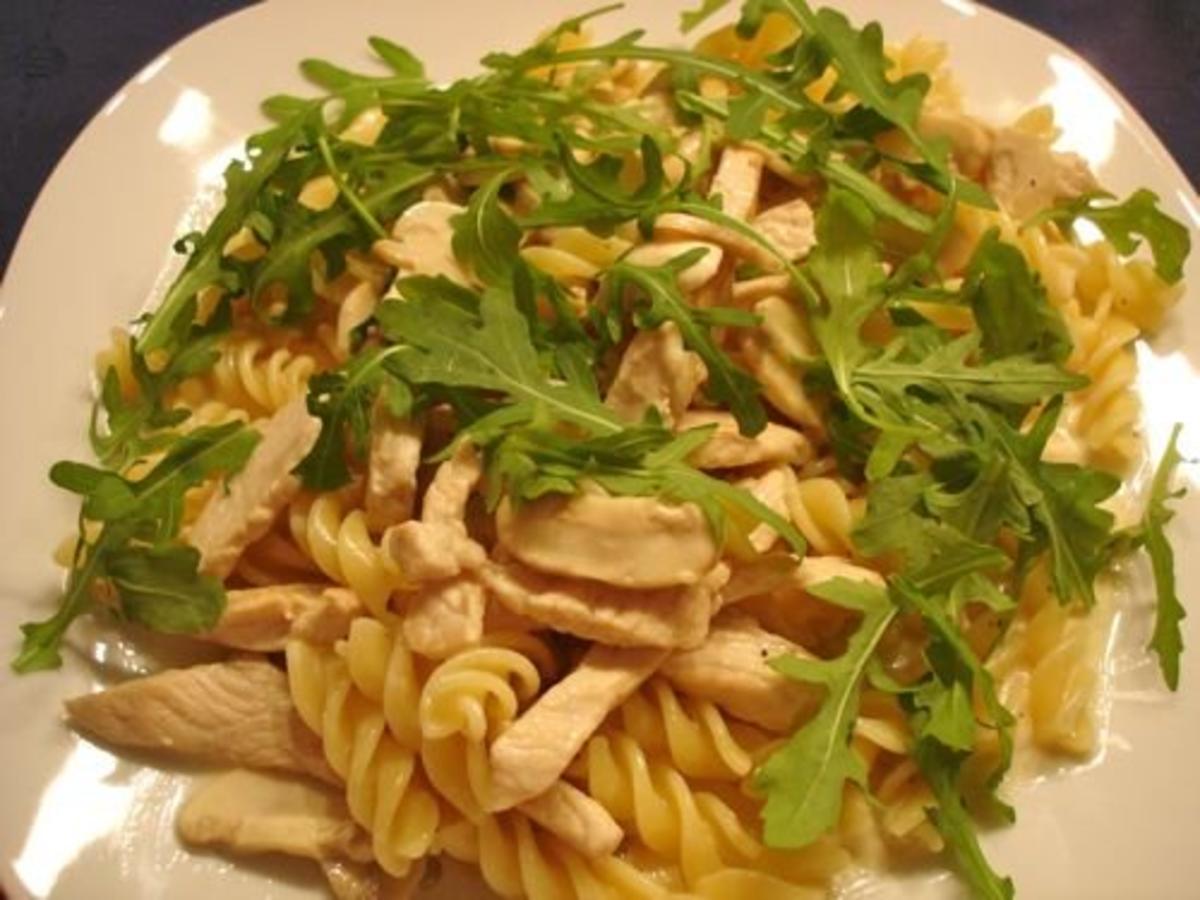 Nudeln mit Rucola Käse Soße - einfach - 343 kcal/100g Nudeln mit Rucola Käse Soße - einfach - 343 kcal/100g