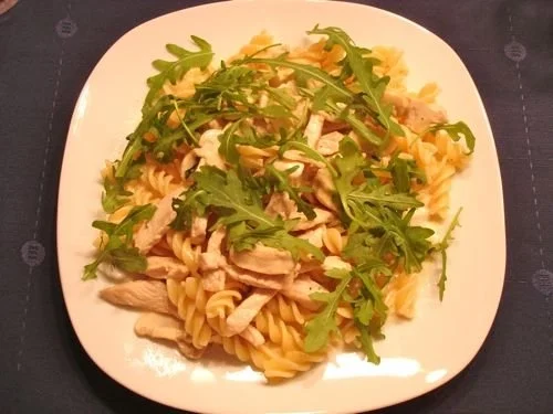 Rezept: Nudeln mit Rucola-Käse-Soße Bild Nr. 2 Nudeln mit Rucola-Käse-Soße - Rezept - Bild Nr. 2