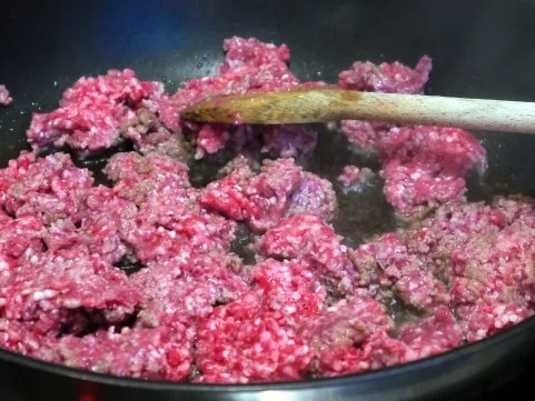 Dattel-Hackfleisch-Teigtaschen mit Petersilien-Schmand-Dipp - Rezept - Bild Nr. 2