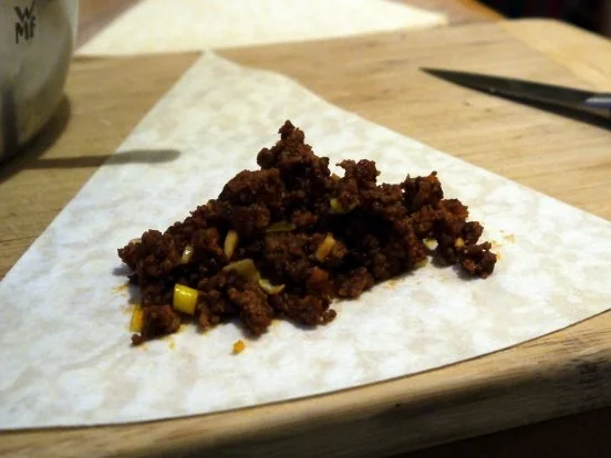 Dattel-Hackfleisch-Teigtaschen mit Petersilien-Schmand-Dipp - Rezept - Bild Nr. 6