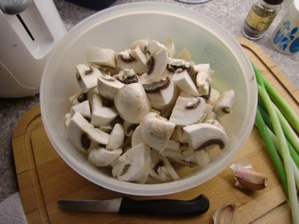 Schweinefilet auf Bandnudeln mit Champignons - einfach - 171 kcal/100g