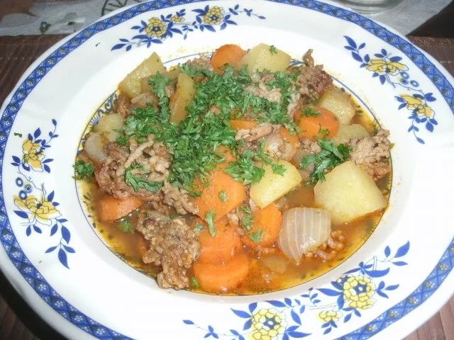 Kartoffel-Hackeintopf mit Möhren - Rezept