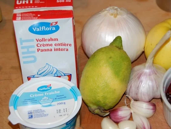 Rezept: HIRSCHSCHNITZEL AN COGNAC - PREISELBEERRAHMSAUCE MIT GEFÜLLTEM APFEL UND ROSENKOHL Bild Nr. 3 HIRSCHSCHNITZEL AN COGNAC - PREISELBEERRAHMSAUCE MIT GEFÜLLTEM APFEL UND ROSENKOHL - Rezept - Bild Nr. 3