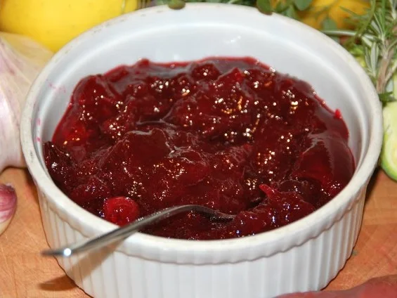 Rezept: HIRSCHSCHNITZEL AN COGNAC - PREISELBEERRAHMSAUCE MIT GEFÜLLTEM APFEL UND ROSENKOHL Bild Nr. 4 HIRSCHSCHNITZEL AN COGNAC - PREISELBEERRAHMSAUCE MIT GEFÜLLTEM APFEL UND ROSENKOHL - Rezept - Bild Nr. 4