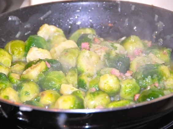 GLASIERTER ROSENKOHL MIT SPECK - Rezept - Bild Nr. 3