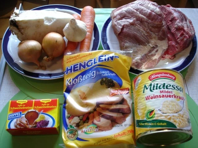 Rezept: Bayerischer Schweinebraten mit Knödel und Sauerkraut Bild Nr. 2 Bayerischer Schweinebraten mit Knödel und Sauerkraut - Rezept - Bild Nr. 2