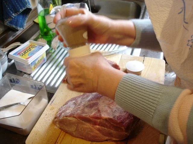 Rezept: Bayerischer Schweinebraten mit Knödel und Sauerkraut Bild Nr. 5 Bayerischer Schweinebraten mit Knödel und Sauerkraut - Rezept - Bild Nr. 5