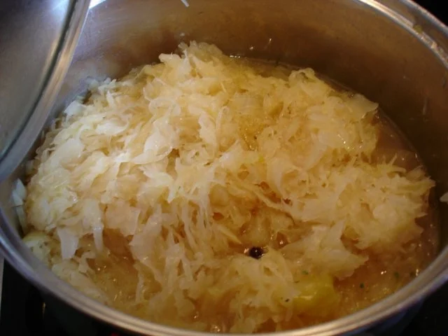 Rezept: Bayerischer Schweinebraten mit Knödel und Sauerkraut Bild Nr. 18 Bayerischer Schweinebraten mit Knödel und Sauerkraut - Rezept - Bild Nr. 18