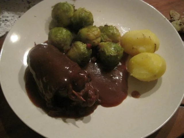 Rinderrouladen mit Rosenkohl und Kartoffeln - Rezept