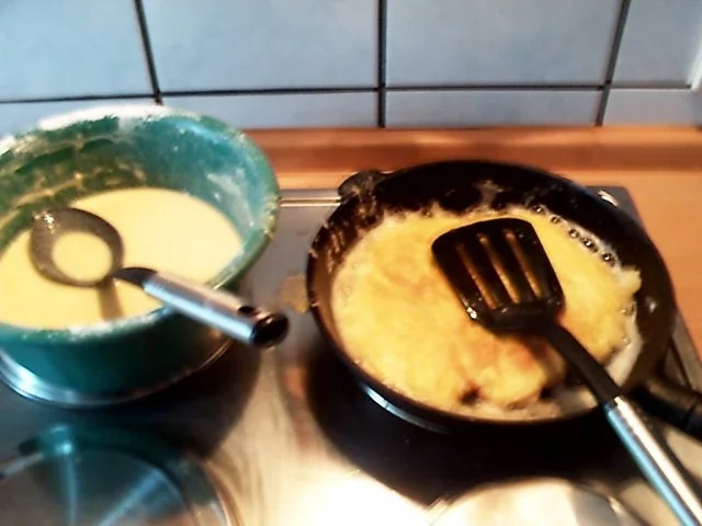 Rezept: Süsse Eierkuchen Bild Nr. 4 Süsse Eierkuchen - Rezept - Bild Nr. 4