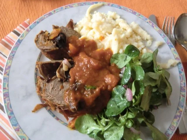 Rehkeule gefüllt mit getrockneten Aprikosen und Pflaumen - Rezept