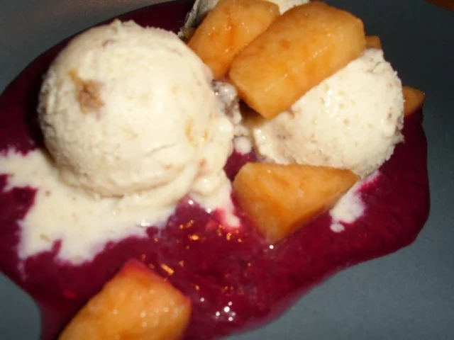 Cremiges Maroneneis an Himbeercoulis - Rezept - Bild Nr. 2