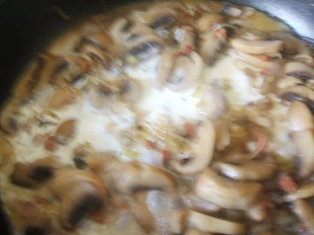 Rezept: Kotlett mit einer Pilzhaube Salzkartoffeln und Bild Nr. 5 Kotlett mit einer Pilzhaube Salzkartoffeln und - Rezept - Bild Nr. 5