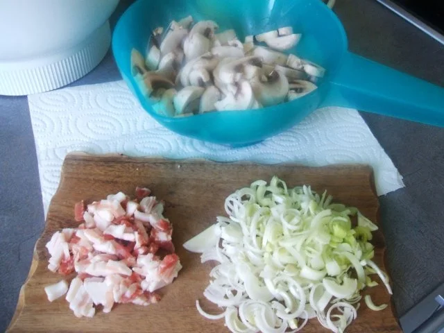 Rezept: Kotlett mit einer Pilzhaube Salzkartoffeln und Bild Nr. 2 Kotlett mit einer Pilzhaube Salzkartoffeln und - Rezept - Bild Nr. 2
