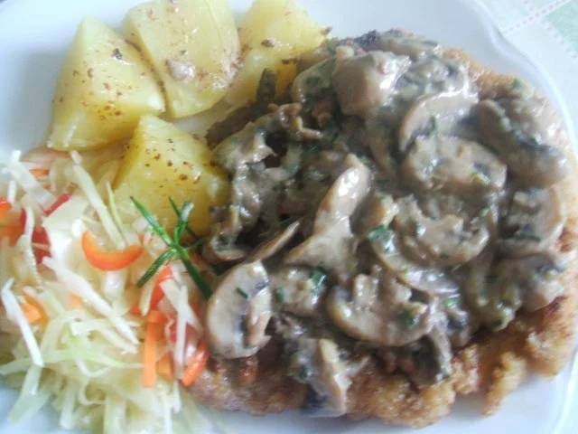 Rezept: Kotlett mit einer Pilzhaube Salzkartoffeln und Bild Nr. 7 Kotlett mit einer Pilzhaube Salzkartoffeln und - Rezept - Bild Nr. 7