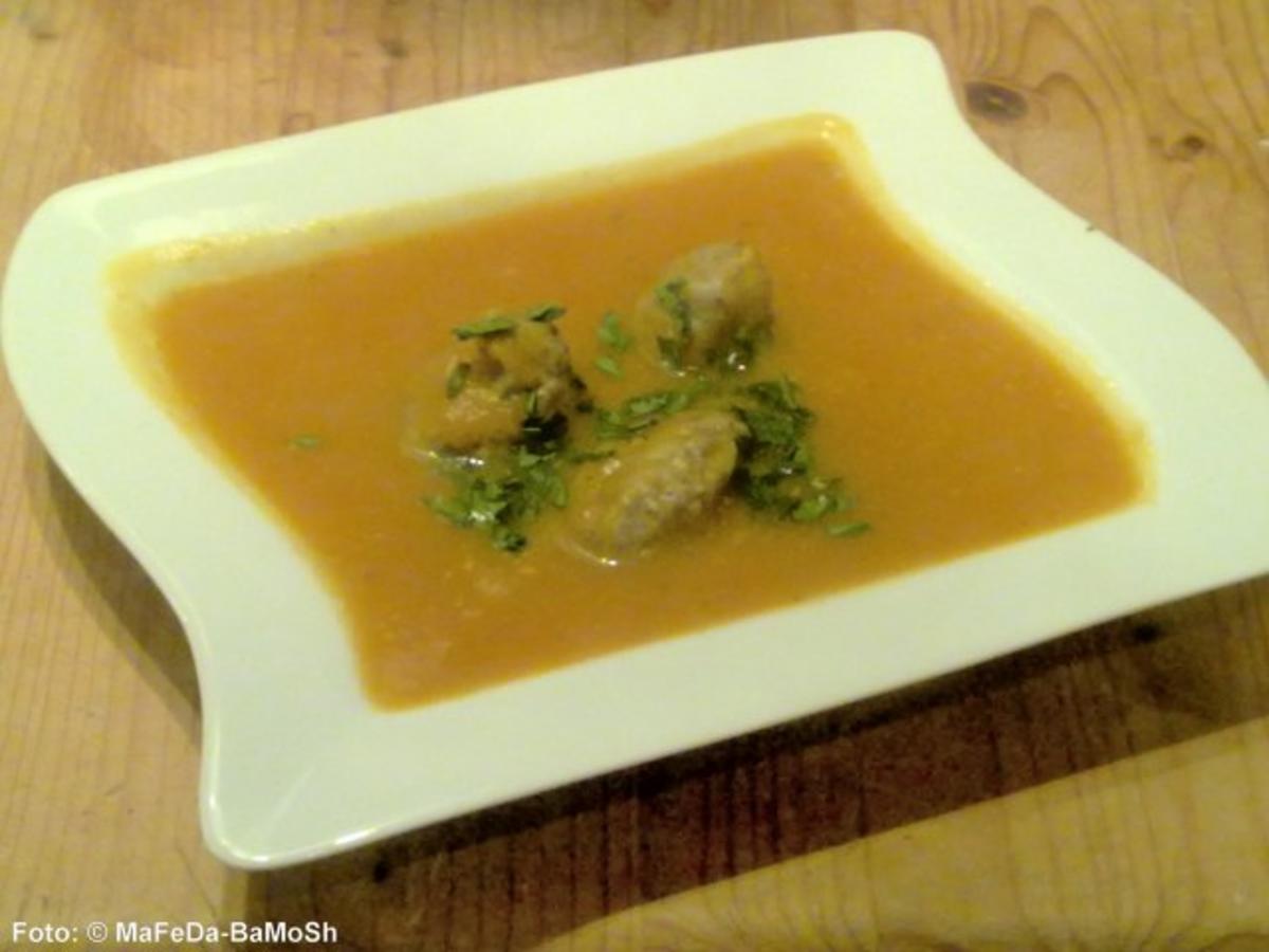 Bilder für Kürbissuppe mit würzigen Mohn-Nockerl - Rezept