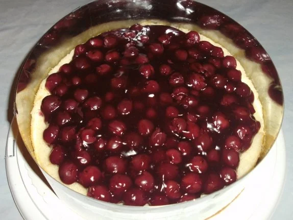 Rezept: Kirsch-Schokokuss- Kuchen Bild Nr. 2 Kirsch-Schokokuss- Kuchen - Rezept - Bild Nr. 2