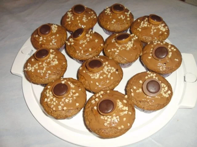 Rezept: Nuss-Muffins mit Toffifee Bild Nr. 5 Nuss-Muffins mit Toffifee - Rezept - Bild Nr. 5