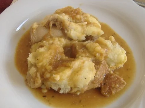 Auflauf von Bratwurst,Kartoffeln und Zwiebeln - Rezept