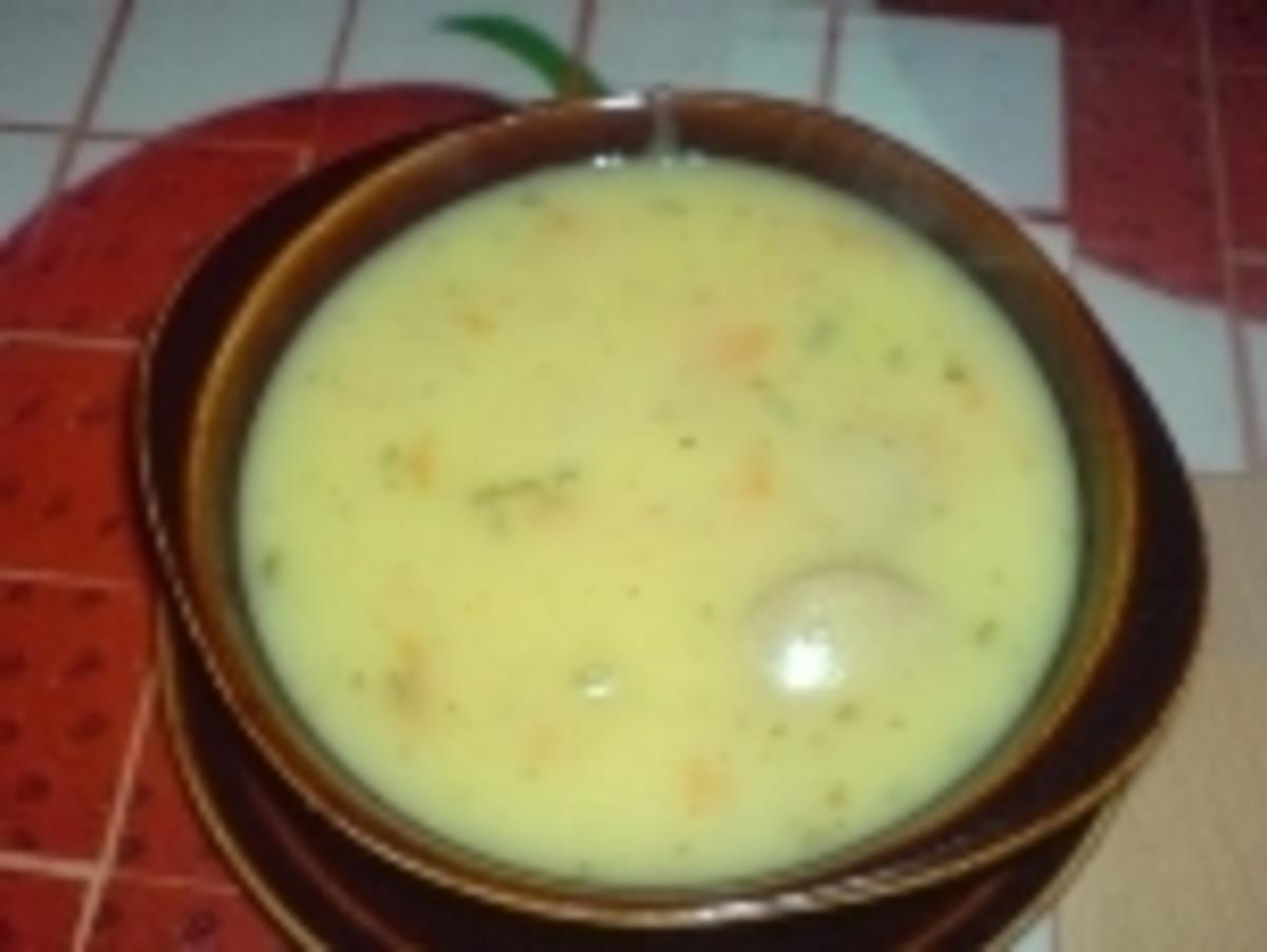 Kartoffelcremesuppe mit Möhren und Bratwürstchen - Rezept von flitzimaus