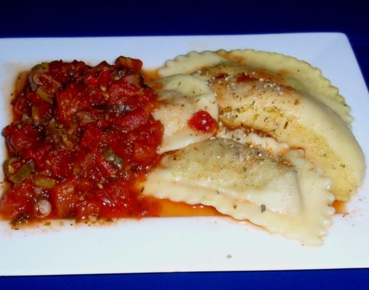 Bilder für Italienische Ravioli mit Tomatensoße - Rezept