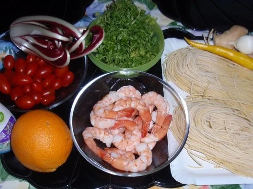 Riesengarnelen in scharfer Soße mit Spaghetti und Buttergemüse - Rezept - Bild Nr. 2