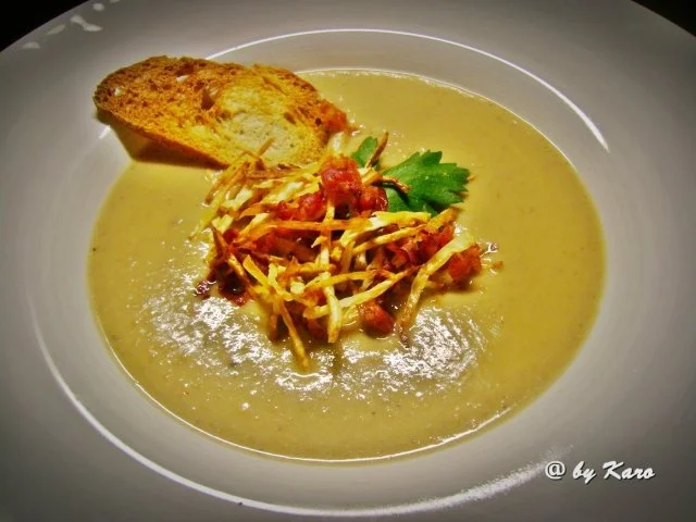 Suppen: Maronen Sekt Süppchen mit Selleriestroh - Rezept