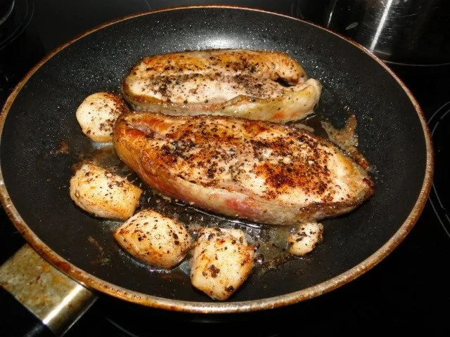 Lachssteaks mit Jakobsmuscheln in Kresse-Dillschaumsauce NT - Rezept - Bild Nr. 3