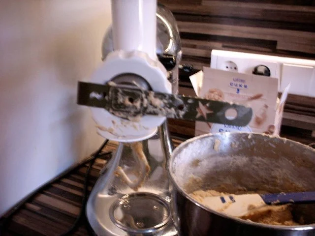 Rezept: Nuss-Marzipan-Spritzgebäck Erzgebirge Bild Nr. 4 Nuss-Marzipan-Spritzgebäck Erzgebirge - Rezept - Bild Nr. 4