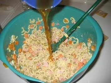 Rezept: Nudelsalat - schnell und einfach Bild Nr. 2 Nudelsalat - schnell und einfach - Rezept - Bild Nr. 2