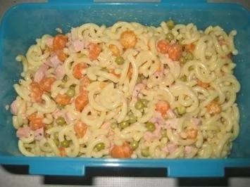 Rezept: Nudelsalat - schnell und einfach Bild Nr. 3 Nudelsalat - schnell und einfach - Rezept - Bild Nr. 3