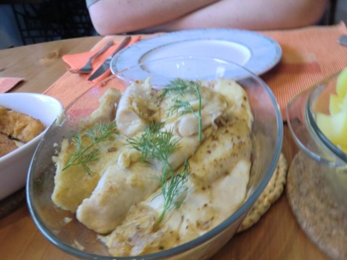 Seehechtfilet auf Blattspinat mit Salzkartoffeln und einer Zitronen-Dillsoße - Rezept - Bild Nr. 6