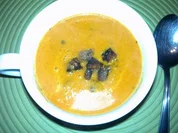 Paprika-Orangencremesuppe mit Vollkorncroutons - Rezept