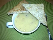 Knoblauchsüppchen mit Schinkenstreifen - Rezept