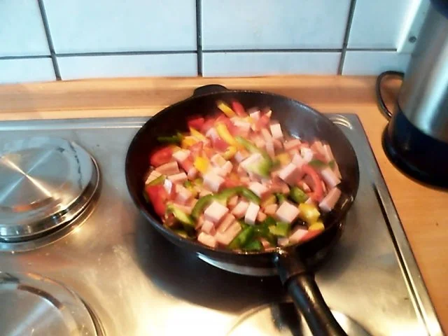 Rezept: Leberkäspfanne mit Paprika und Ei Bild Nr. 4 Leberkäspfanne mit Paprika und Ei - Rezept - Bild Nr. 4