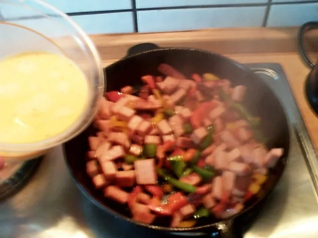 Rezept: Leberkäspfanne mit Paprika und Ei Bild Nr. 5 Leberkäspfanne mit Paprika und Ei - Rezept - Bild Nr. 5