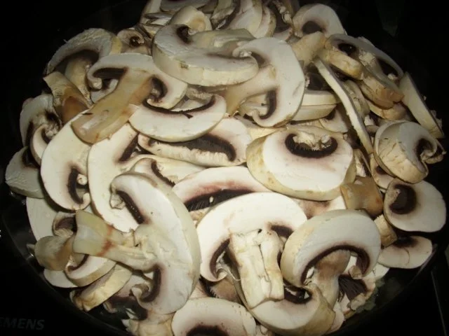 Champignons in einer feinen Käsesauce - Rezept - Bild Nr. 4