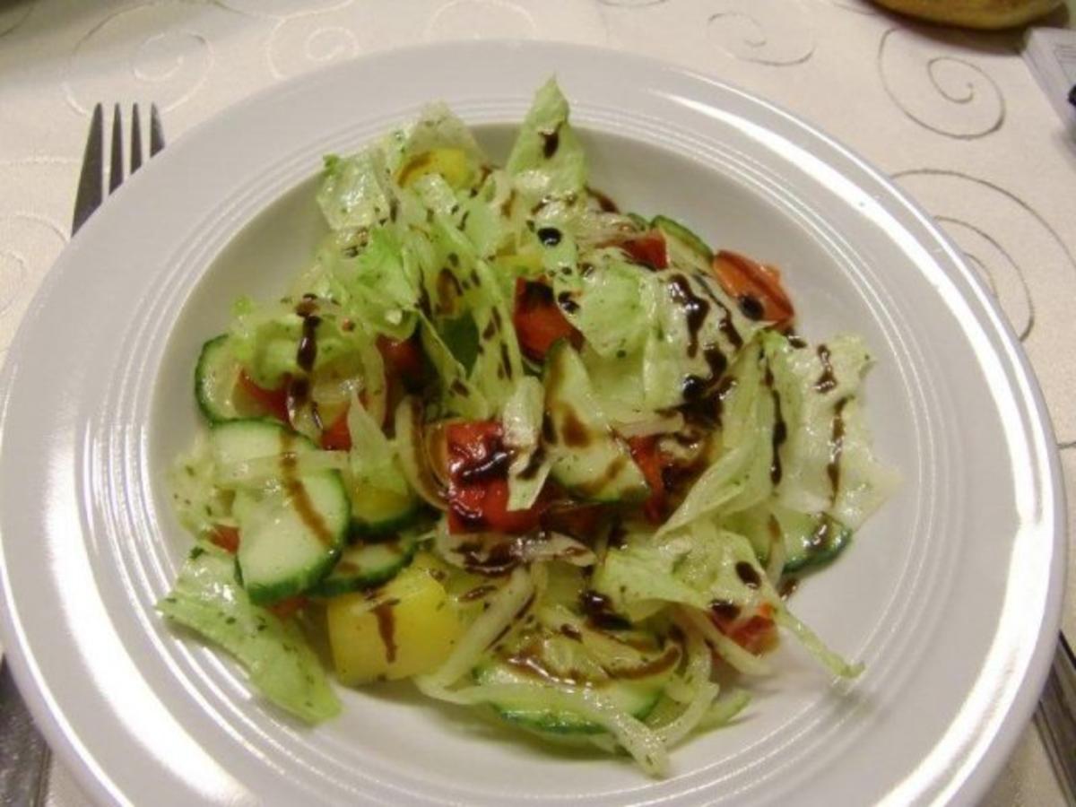 Bunter Salatteller mit Balsamico - Rezept
