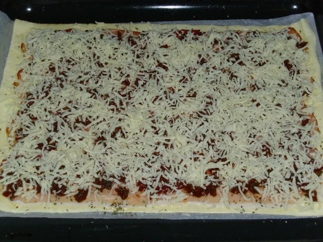 Rezept: Mediterraner Blätterteig Strudel Mediterraner Blätterteig Strudel - Rezept