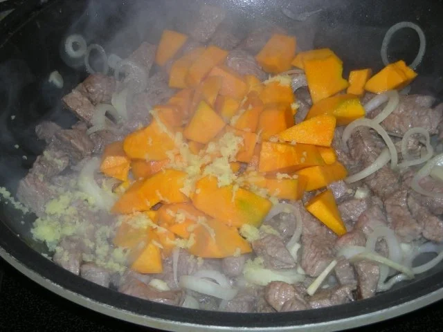 Rindercurry mit Kürbis im Wok - Rezept - Bild Nr. 7