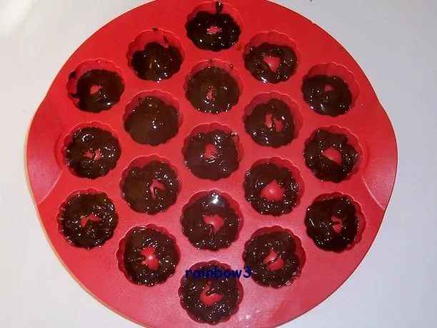 Pralinen: Schwarz-Weiß-Schokostücke - Rezept - Bild Nr. 2