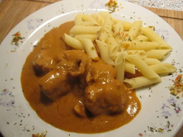 Kaninchen in Paprika-Rahmsauce - Rezept