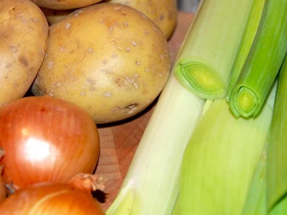 PAPET  VAUDOIS  /  WAADTLÄNDER  LAUCH- / KARTOFFELEINTOPF  MIT  WURST - Rezept - Bild Nr. 4