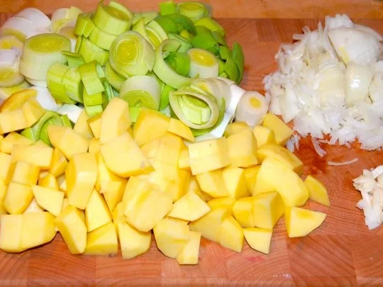 PAPET  VAUDOIS  /  WAADTLÄNDER  LAUCH- / KARTOFFELEINTOPF  MIT  WURST - Rezept - Bild Nr. 6