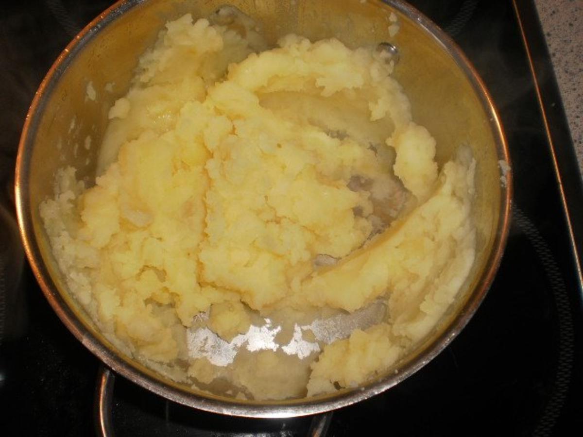 Leber in Zwiebelrahmsauce an Kartoffelstampf - Rezept - Bild Nr. 10